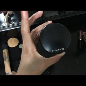Mac mineralized powder medium dark